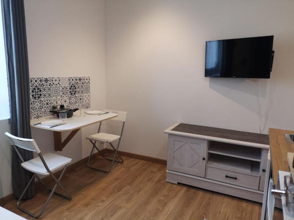 Superbe Studio Face Au Chateau Gisors Luaran gambar