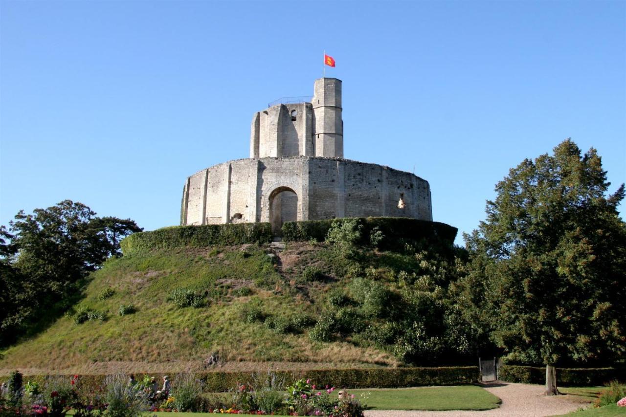 Superbe Studio Face Au Chateau Gisors Luaran gambar